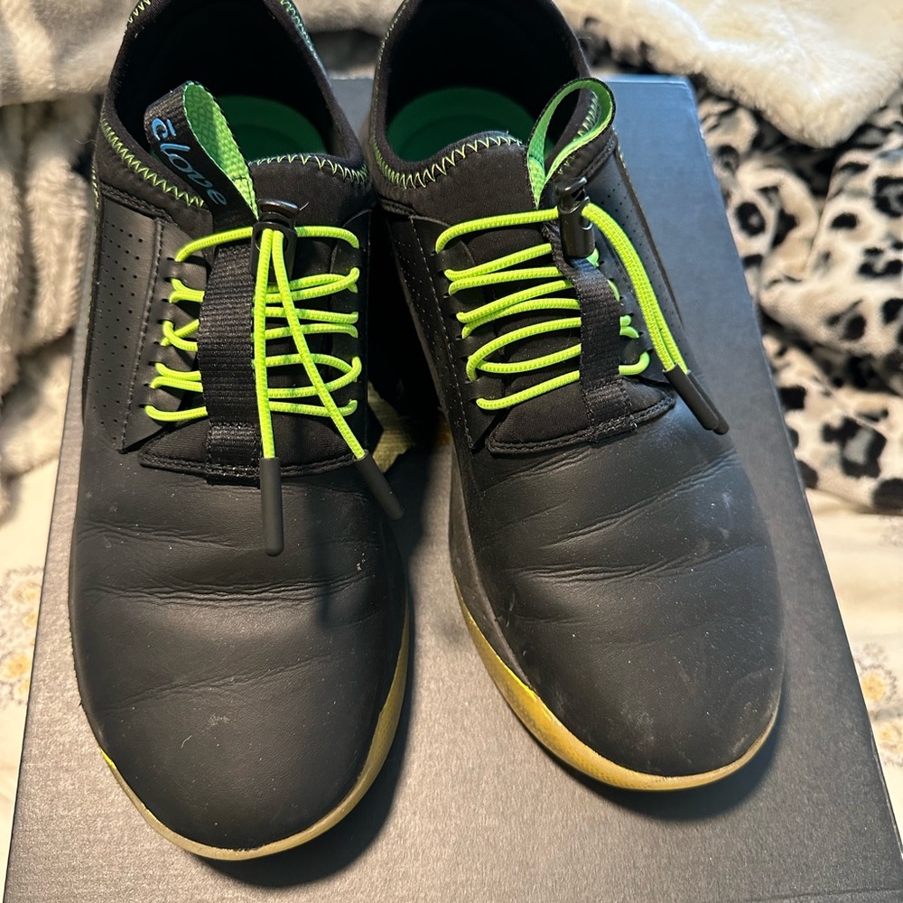 Clove nursing shoes.